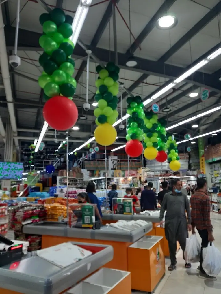 Understanding Grand Shopping Mall Al Quoz in Dubai’s Urban Context