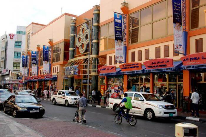 Understanding Al Manal Centre in Dubai’s Urban Fabric